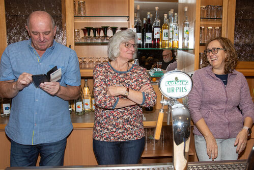 Während der Bockbierausgabe hatte die Theke frei
